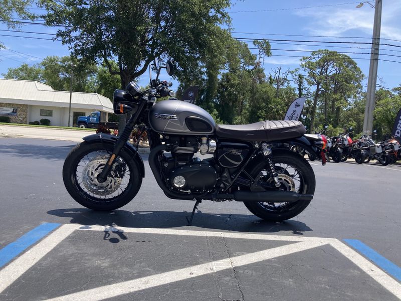 2025 Triumph BONNEVILLE T120 BLACK