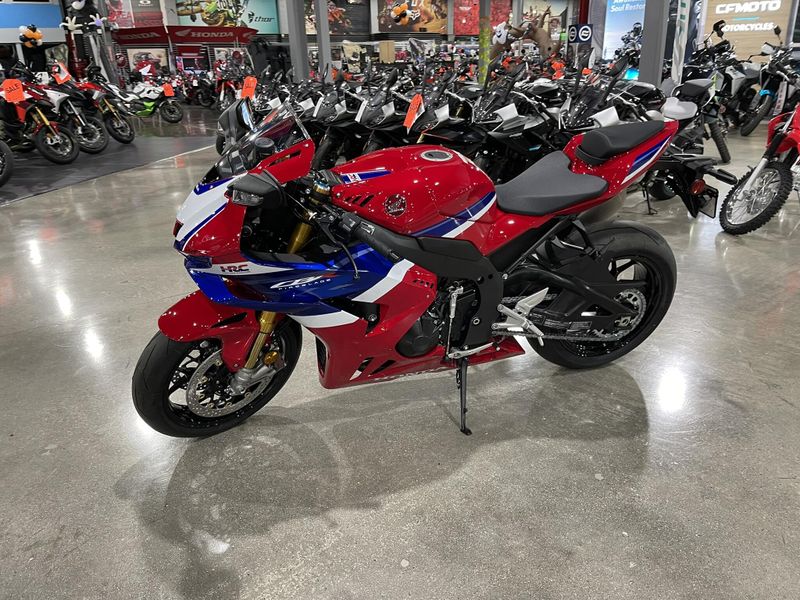 New 2025 Honda CBR1000RR-R FIREBLADE SP Image 8