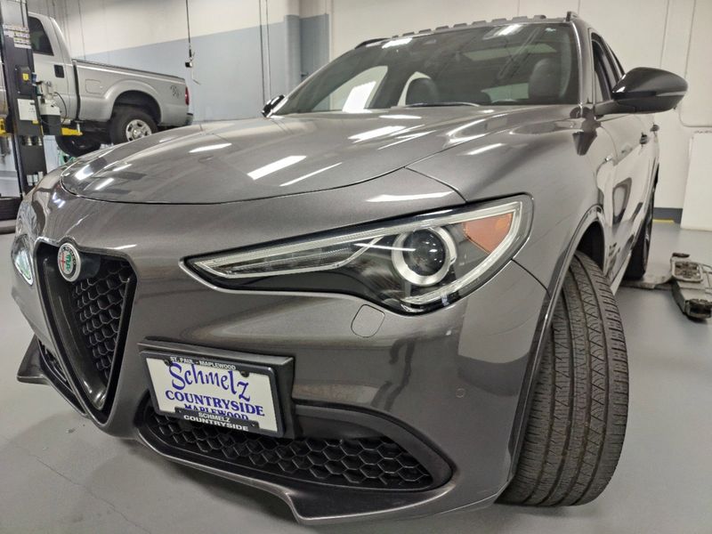 2022 Alfa Romeo Stelvio Veloce AWD w/Sunroof & NavImage 12