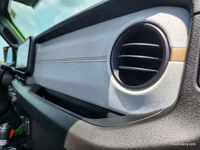 New 2025 Jeep Wrangler 4-door Sport SImage 29