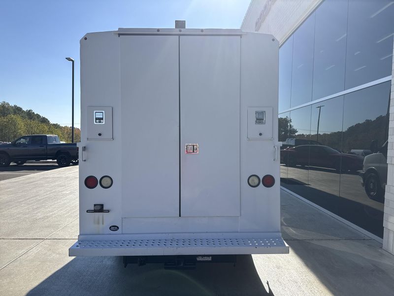 Used 2017 Chevrolet Express Cutaway Image 7