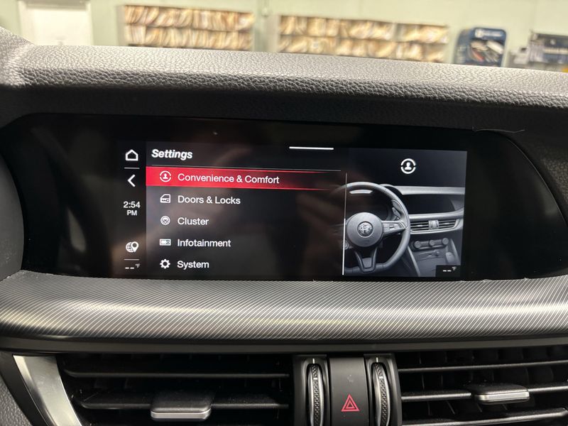 2024 Alfa Romeo Stelvio Ti AWD w/Activ AsstImage 24