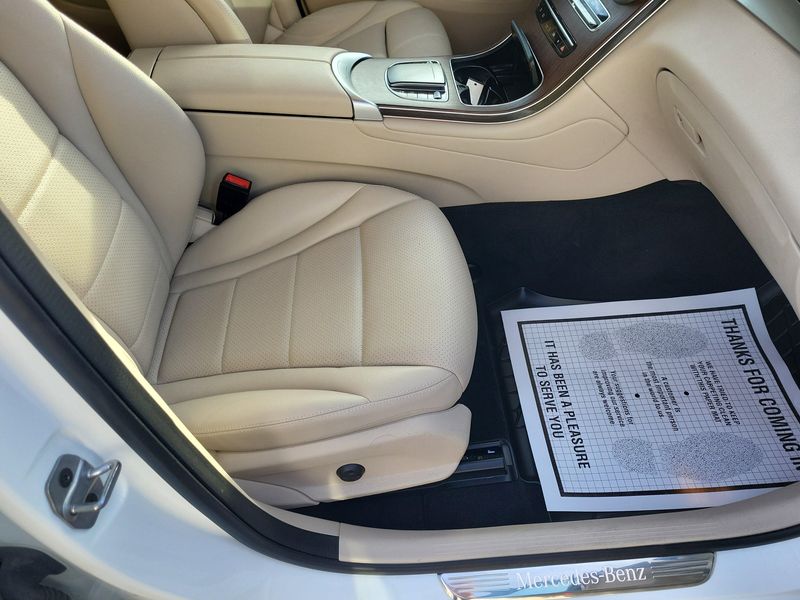 Used 2022 Mercedes-Benz GLC 300Image 18