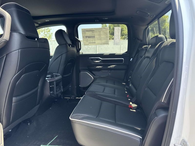 New 2026 RAM 1500 Laramie Crew Cab 4x2 5'7' Box