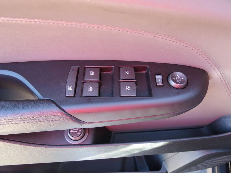 Used 2011 Cadillac SRX Premium Collection AWD 4dr SUVImage 11