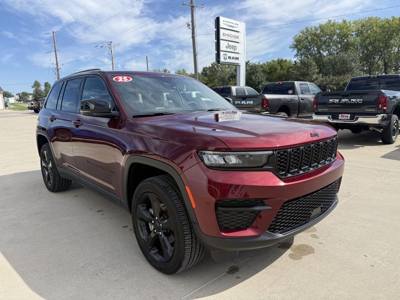 Used 2025 Jeep Grand Cherokee AltitudeImage 34