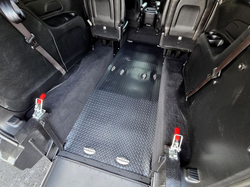 Used 2025 Chrysler Pacifica Select