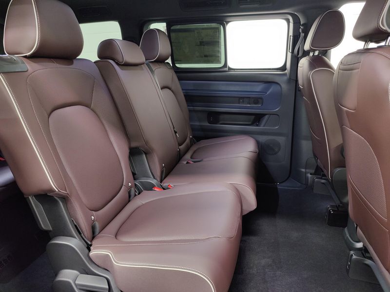 Used 2025 Volkswagen ID. Buzz Pro SImage 5