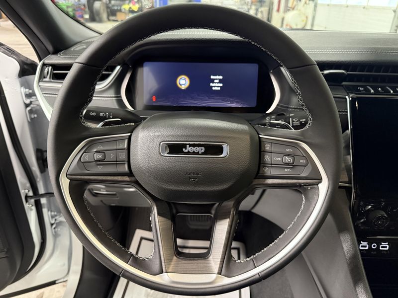 New 2025 Jeep Grand Cherokee Limited 4x4Image 28