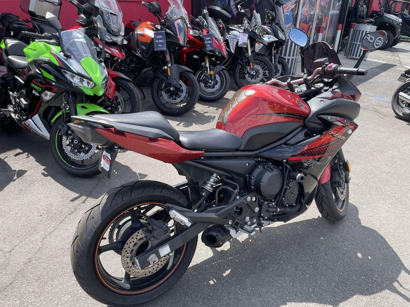 Used 2011 Yamaha FZ6R CA Image 11