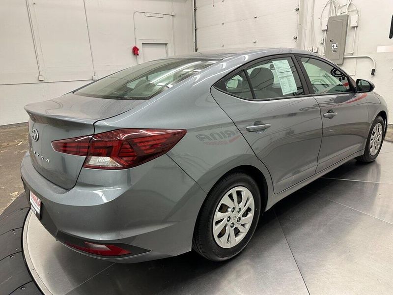 2019 Hyundai Elantra SEImage 14