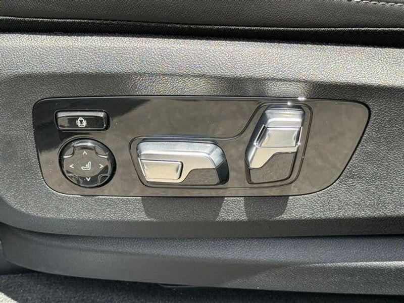 New 2027 BMW X7 xDrive40iImage 41