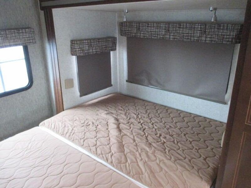 Used 2016 Mercedes-Benz Sprinter 3500 Chassis Image 17