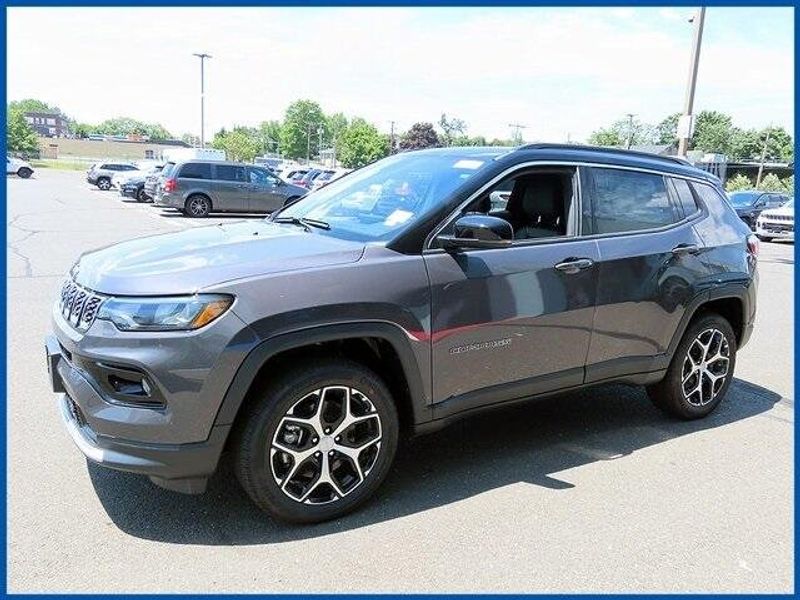 2024 Jeep Compass LimitedImage 1