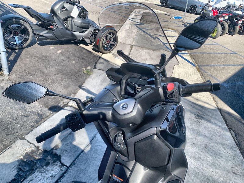 Used 2025 Yamaha Xmax Image 16