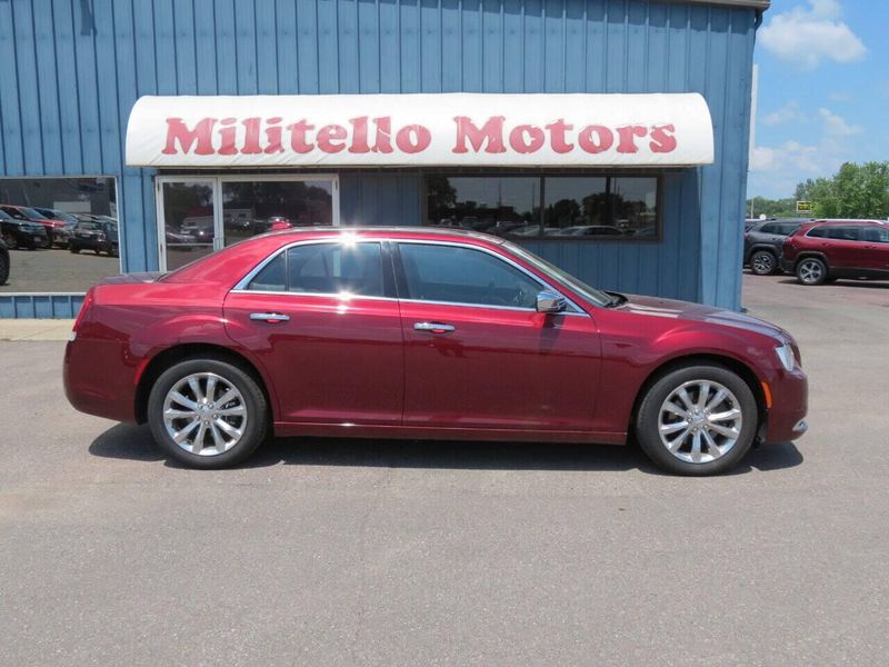 2019 Chrysler 300 Limited AWD 4dr SedanImage 3