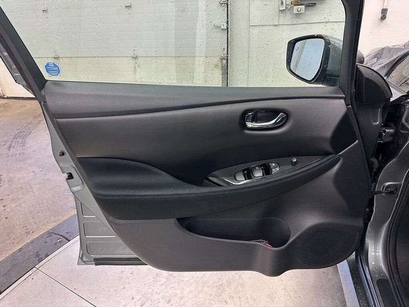 2020 Nissan Leaf SVImage 19