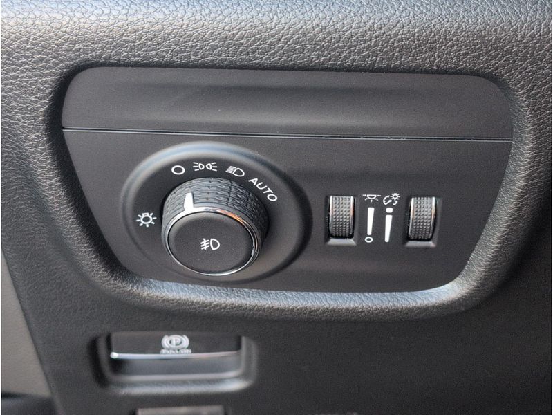 New 2027 Jeep Grand Cherokee L Limited 4x2Image 27