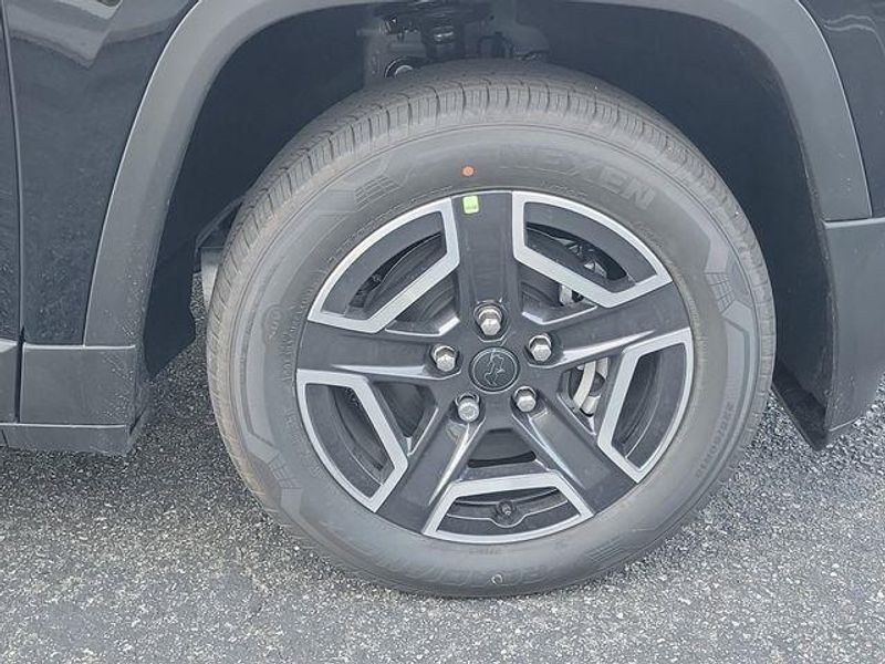 New 2026 Jeep Cherokee Laredo 4x4