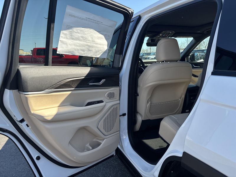 New 2026 Jeep Grand Cherokee Limited 4x4Image 16