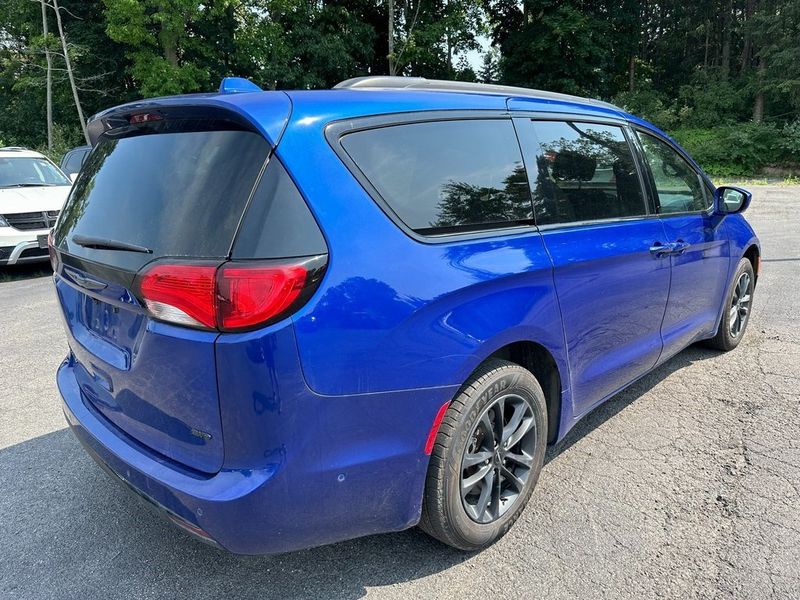 2020 Chrysler Pacifica Launch EditionImage 13