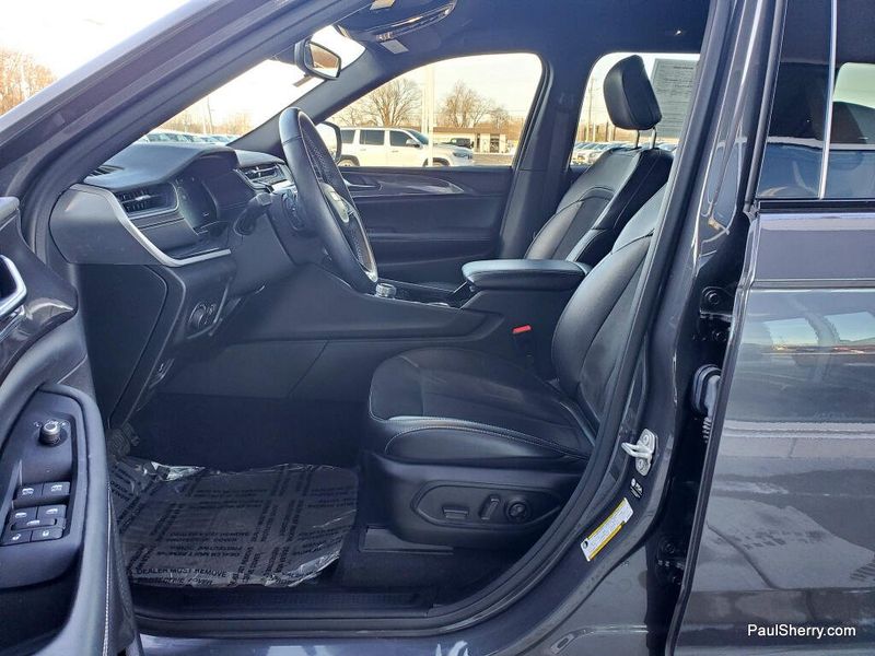 Used 2022 Jeep Grand Cherokee Altitude