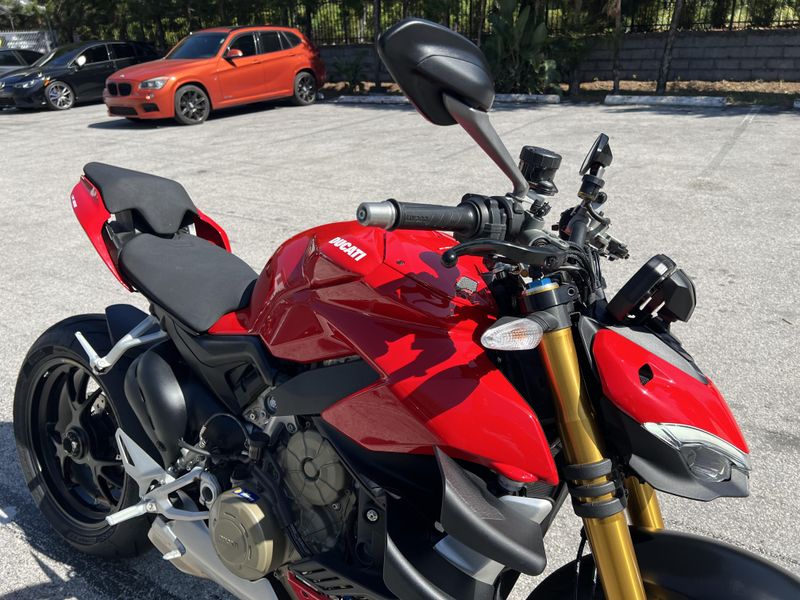 2022 Ducati Streetfighter V4 S 