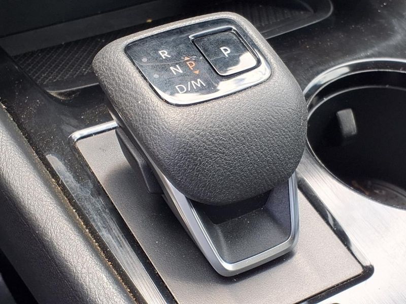 2023 Nissan Rogue SVImage 23