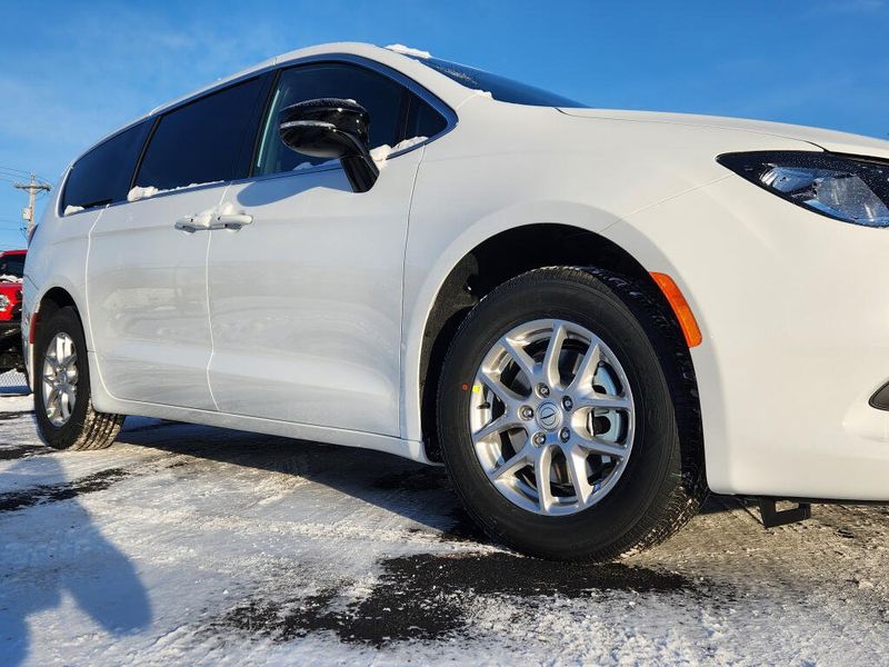 New 2026 Chrysler Voyager Lx
