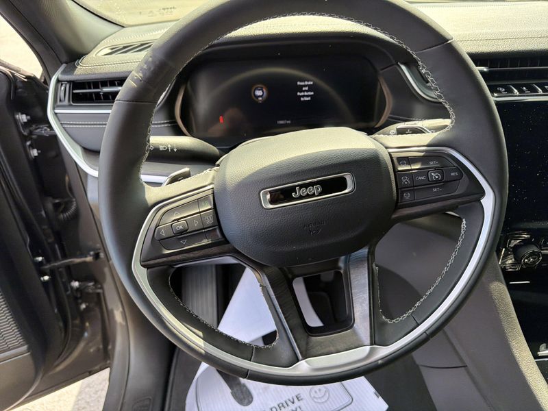 Used 2024 Jeep Grand Cherokee L LimitedImage 30