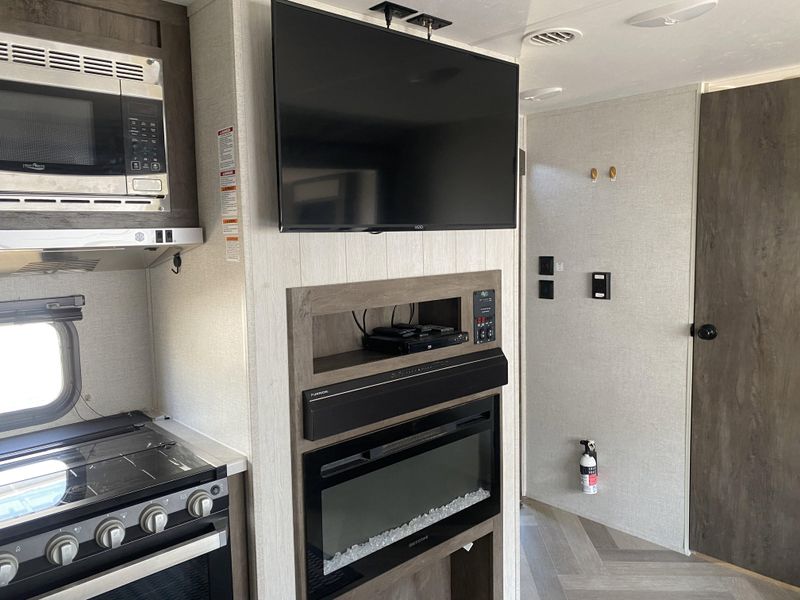 Used 2021 FOREST RIVER WILDWOOD 22RBS Image 13