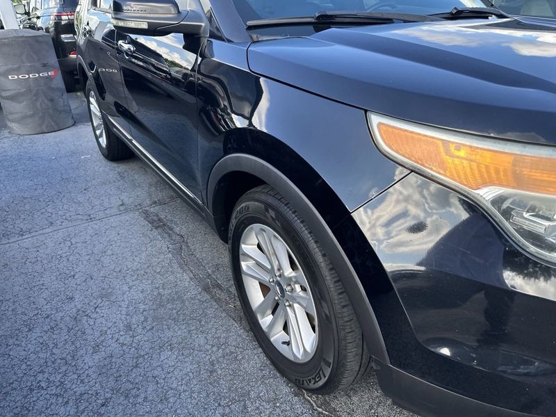 2011 Ford Explorer XLTImage 4