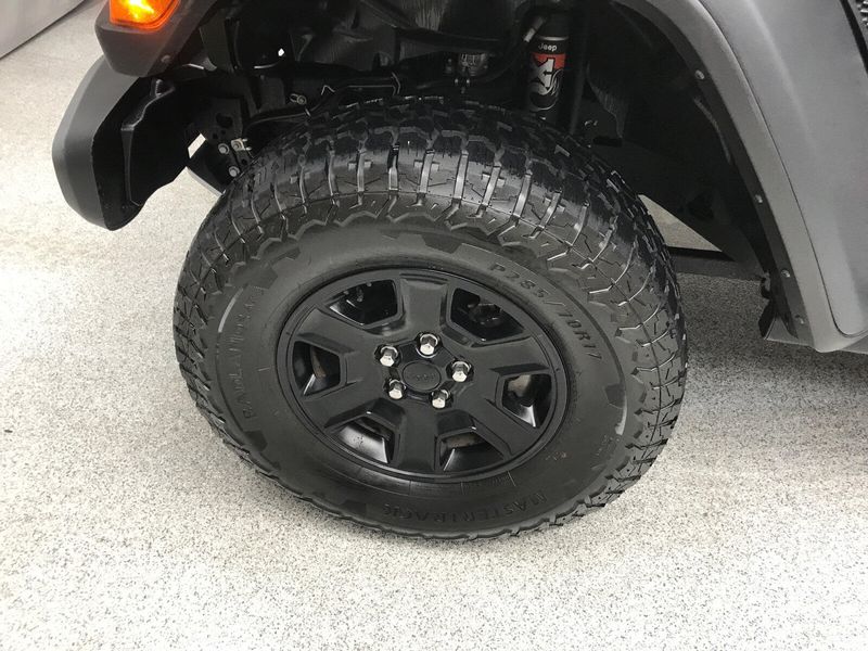 2022 Jeep Gladiator MojaveImage 2