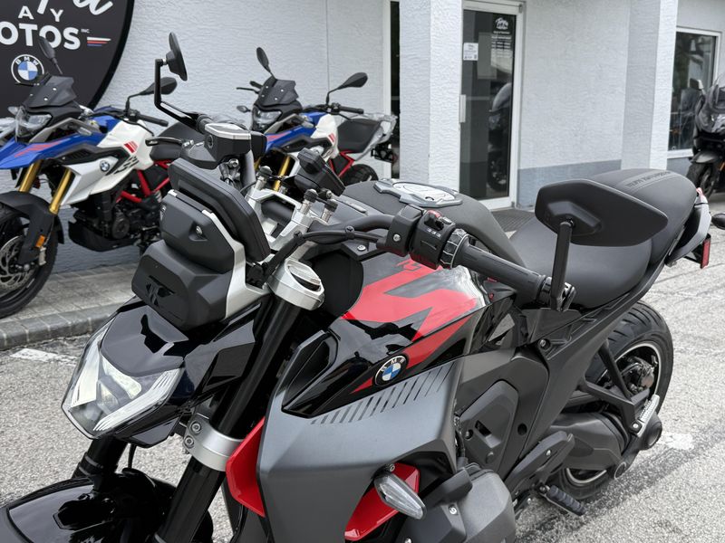 2026 BMW R 1300 R