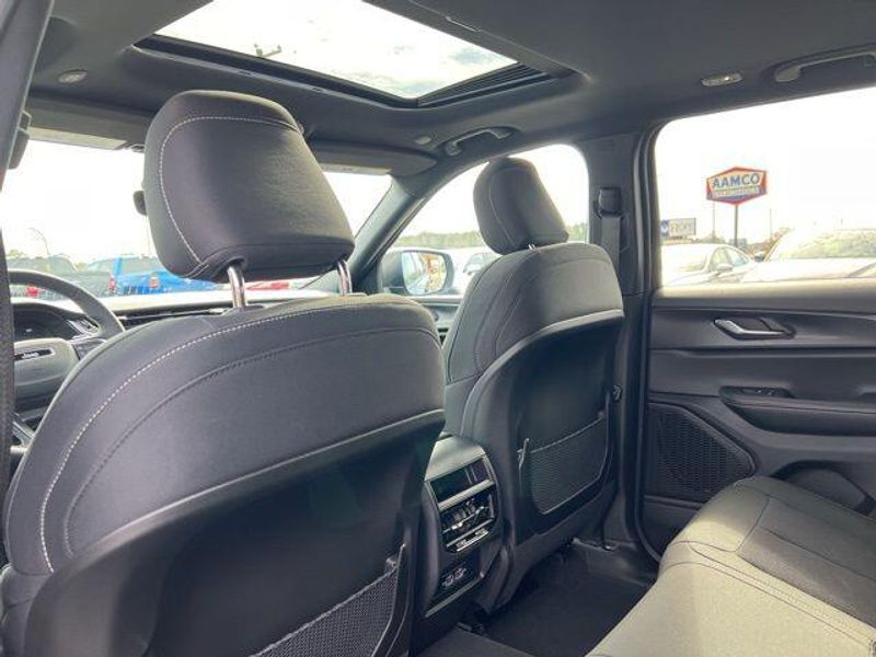 2025 Jeep Grand Cherokee Laredo X 4x4