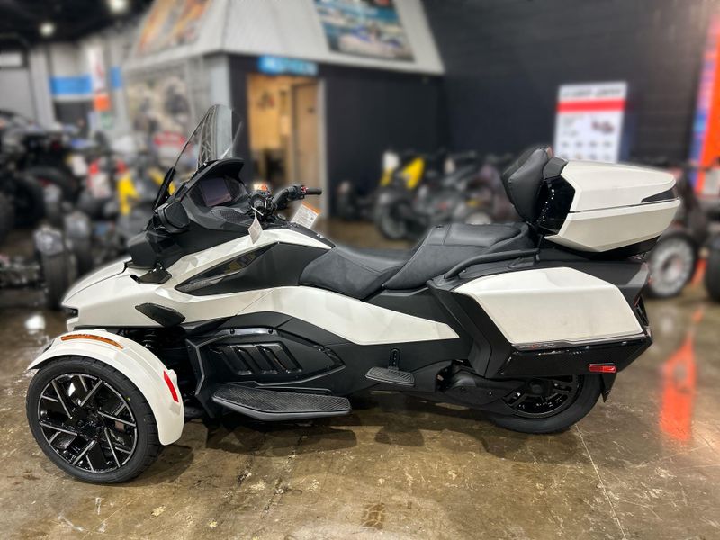 New 2026 Can-Am SPYDER RT SEA-TO-SKY (SE6) Image 18