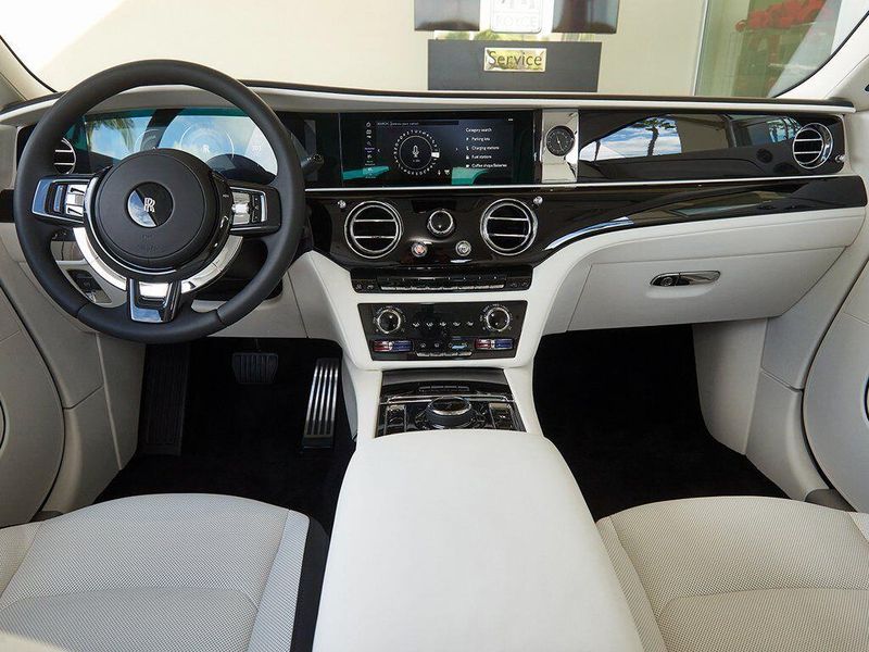 New 2026 Rolls-Royce Spectre Image 4