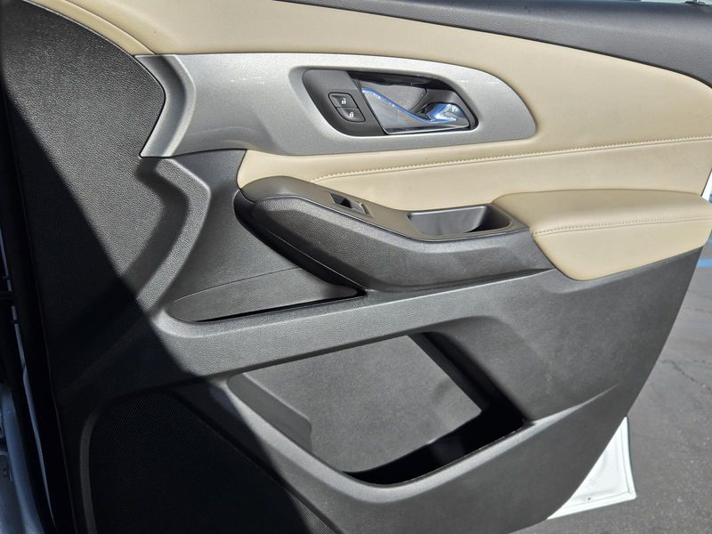 Used 2023 Chevrolet Traverse FWD 4dr LS w/1LS