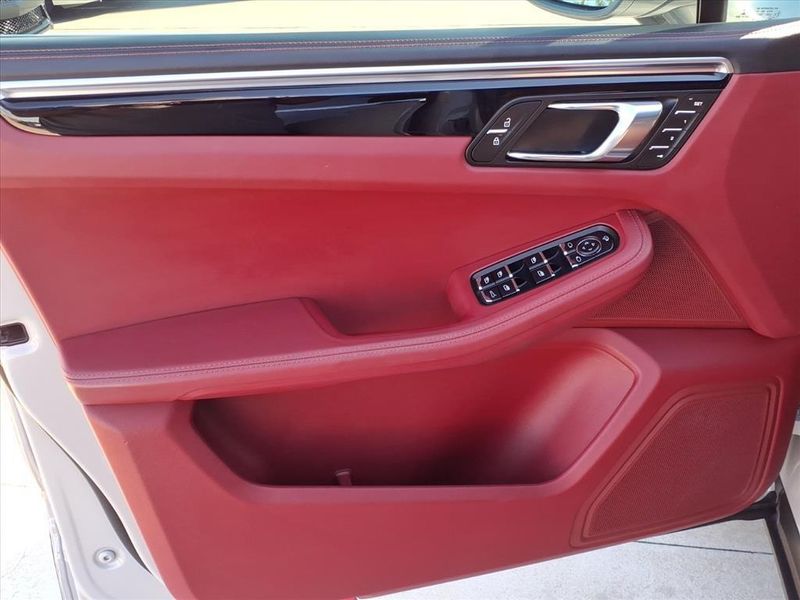 Used 2022 Porsche Macan SImage 17