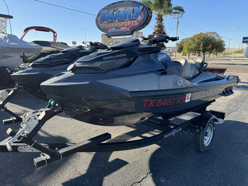 2022 SEADOO GTX LIMITED 300 BLACK Image 3