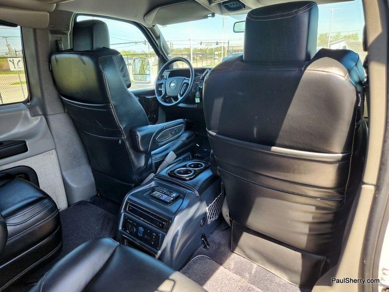 2023 Chevrolet Express Image 38