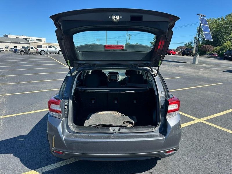 2018 Subaru Impreza Premium photo 9