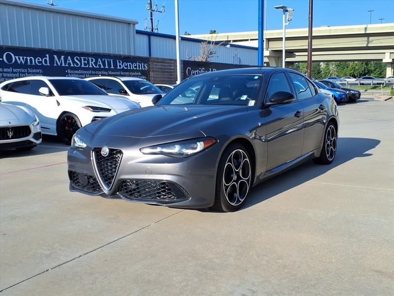 Used 2024 Alfa Romeo Giulia TiImage 2