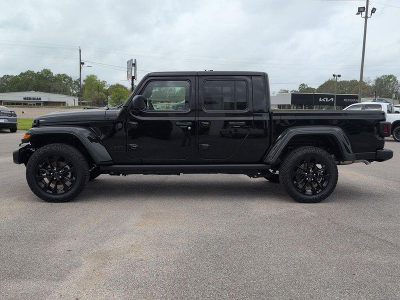 2025 Jeep Gladiator Nighthawk 4x4Image 4