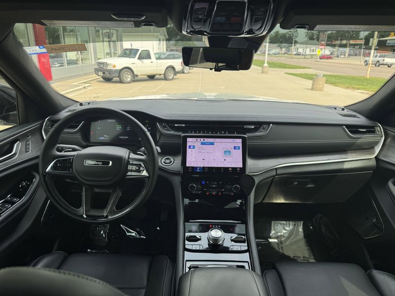 Used 2022 Jeep Grand Cherokee 4xe OverlandImage 29