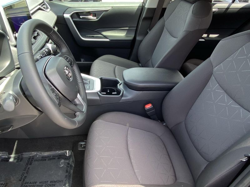 New 2025 Toyota RAV4 Hybrid XLEImage 14