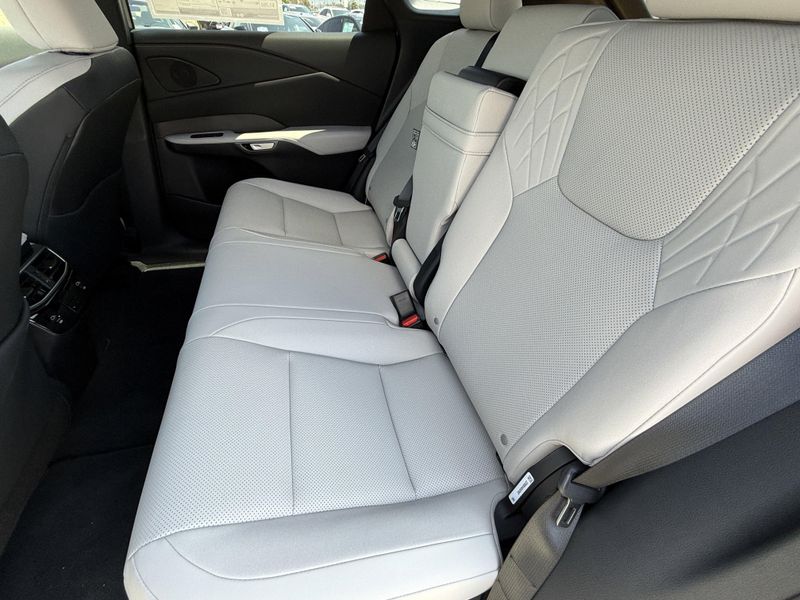 2025 Lexus RX Image 27
