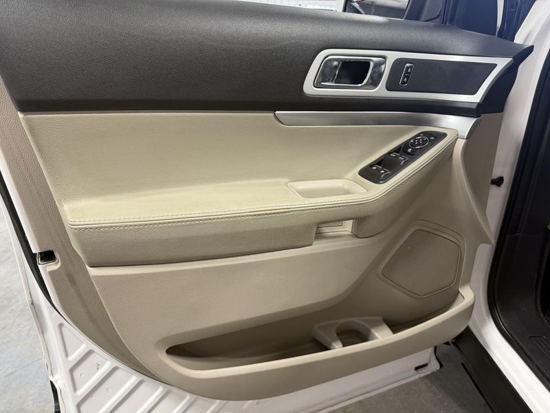 Used 2015 Ford Explorer XLTImage 18