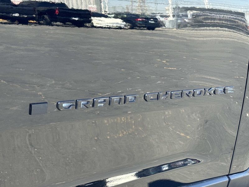Used 2023 Jeep Grand Cherokee Altitude 4x4