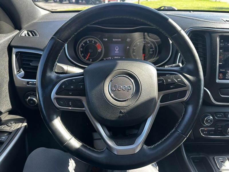 2021 Jeep Cherokee Altitude Latitude Lux photo 12